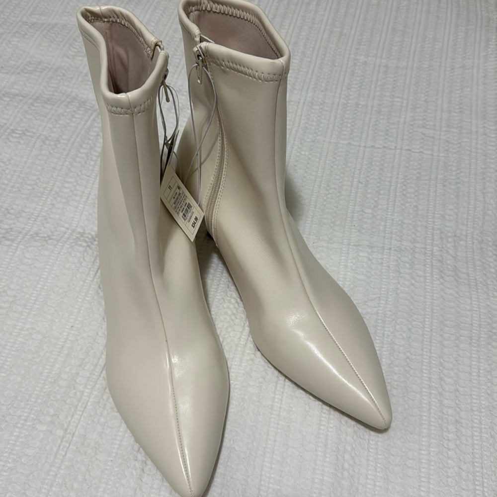 A New Day cream ankle boots size 11